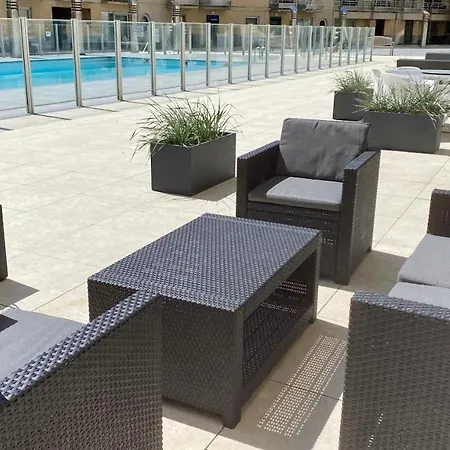 Deluxe With Shared Pool *