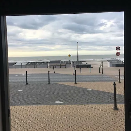 Deluxe With Shared Pool Apartment