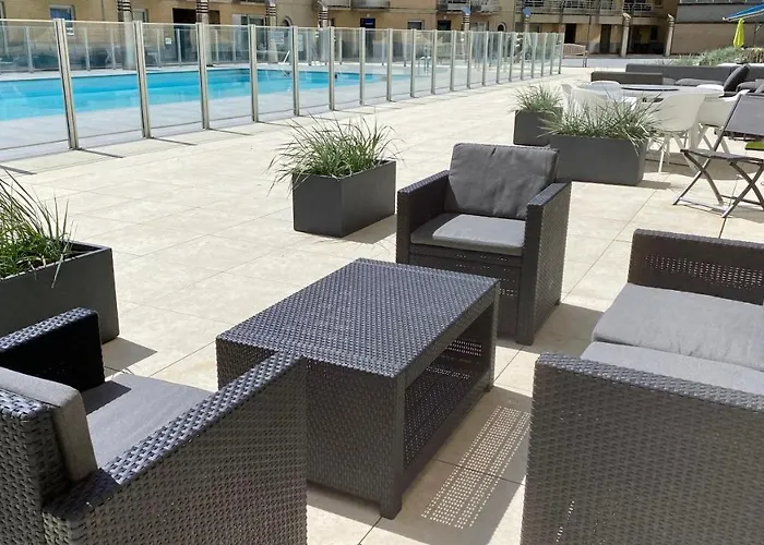 Deluxe With Shared Pool *